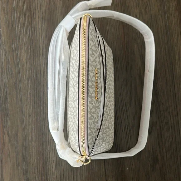 Michael Kors White Crossbody Bag - Picture 3 of 9